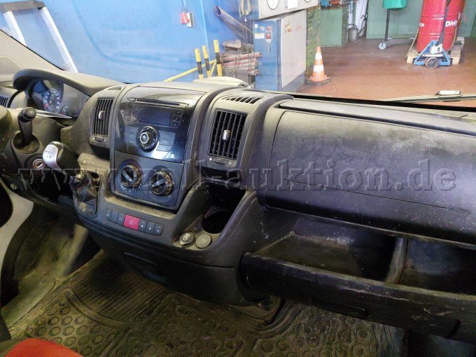 Bild 7: 
Ansicht Armaturenbrett in der Fahrerkabine.