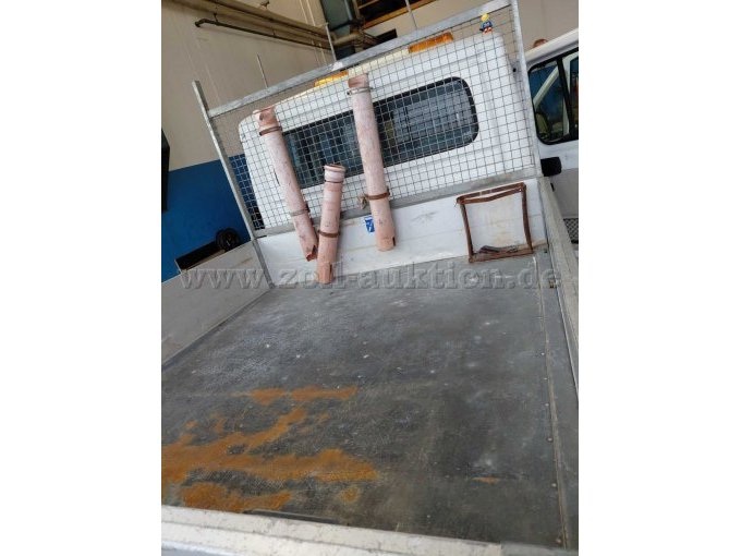 Bild 5:
Ansicht auf die Ladefläche der Pritsche mit Anrostungen.