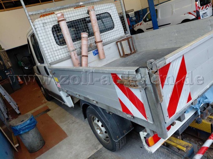 Bild 14:
Ansicht Pritsche hinten links mit Anrostungen