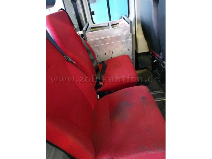 Bild 12:
Rückbank mit Verschmutzung