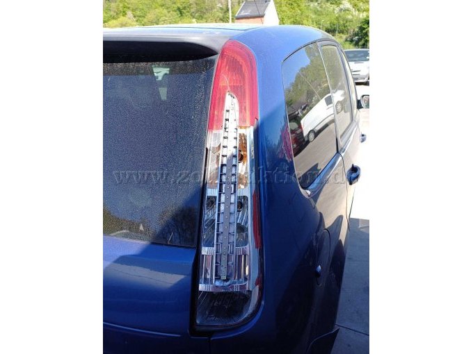 Ford C-Max - kaputtes Rücklicht