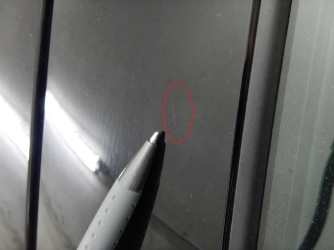 B-Säulenverkleidung Tür hinten links: Leichte Kratzer