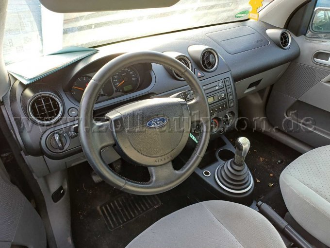 Ford Fiesta - Armaturen und Sitze