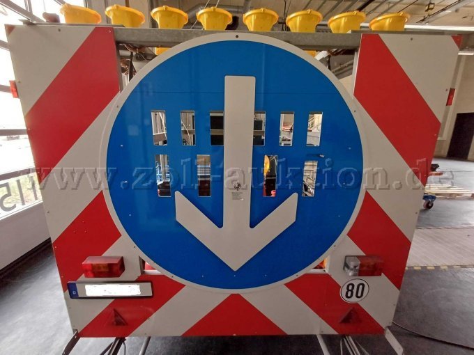 Warntafel von hinten