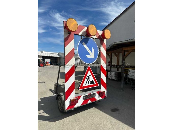Hinten aufgeklappt 1