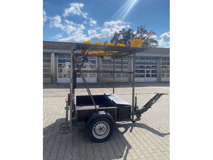 Fahrbare Absperrtafel Seitenansicht