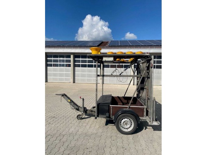 Fahrbare Absperrtafel Seitenansicht