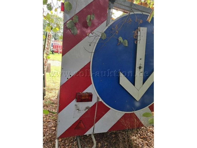 1 Fahrbare Absperrtafel Nissen A2 (defekte Steuerelektronik) – foto 6 – kavel bij Zoll-Auktion, Bielefeld
