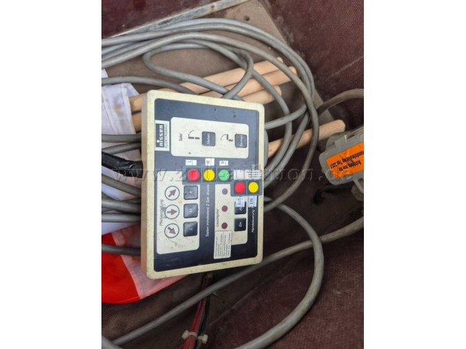 1 Fahrbare Absperrtafel Nissen A2 (defekte Steuerelektronik) – foto 11 – kavel bij Zoll-Auktion, Bielefeld