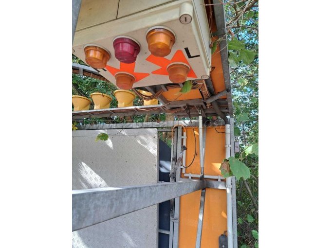 1 Fahrbare Absperrtafel Nissen A2 (defekte Steuerelektronik) – foto 7 – kavel bij Zoll-Auktion, Bielefeld