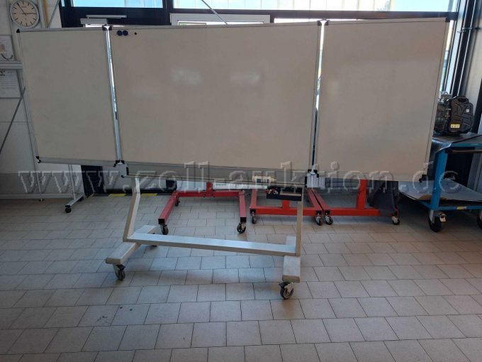 Ansicht von vorn mit ausgeklappten Feldern