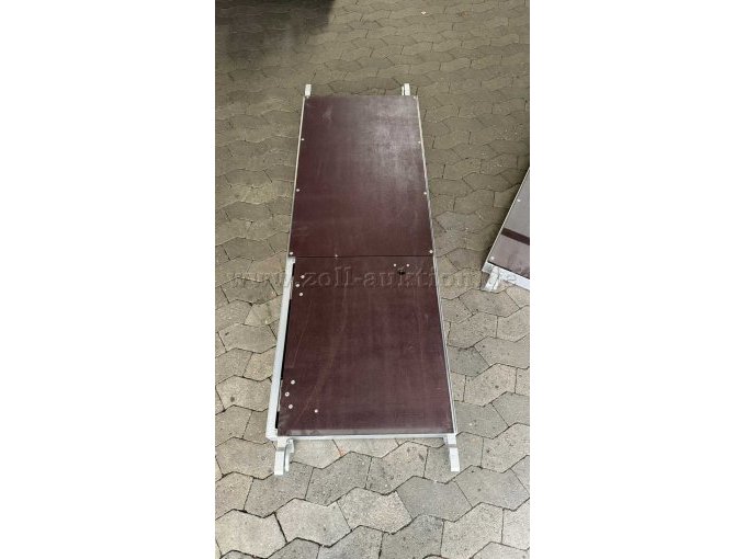 Plattform mit Klappe