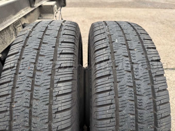 Reifen Hinterachse links