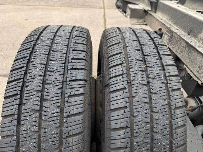 Reifen Hinterachse rechts