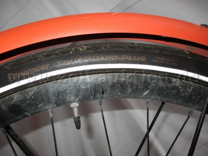 Teilansicht Hinterrad mit Reifenbezeichnung