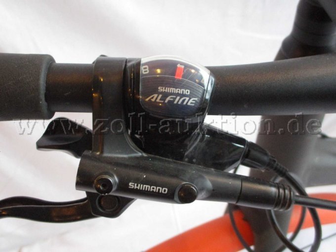 Teilansicht Lenker mit Shimano Alfine Schalthebel und Shimano Bremshebel