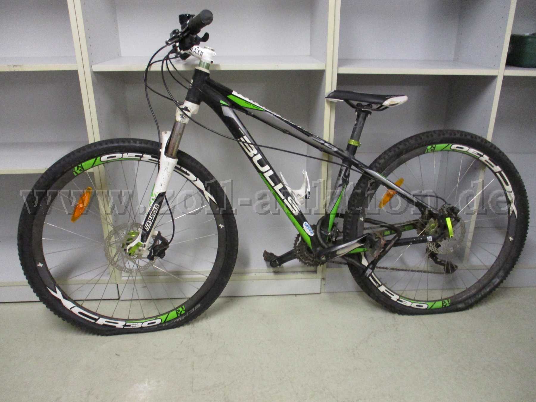 Seitenansicht, Kette vorhanden und um Hinterrad und Rahmen