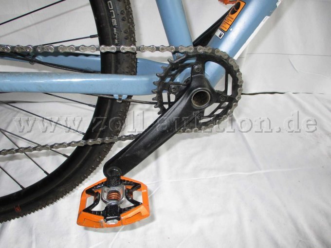 Ansicht Kettenblatt und Pedale