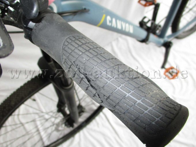 Teilansicht Lenker mit Beschädigung an der Gummierung