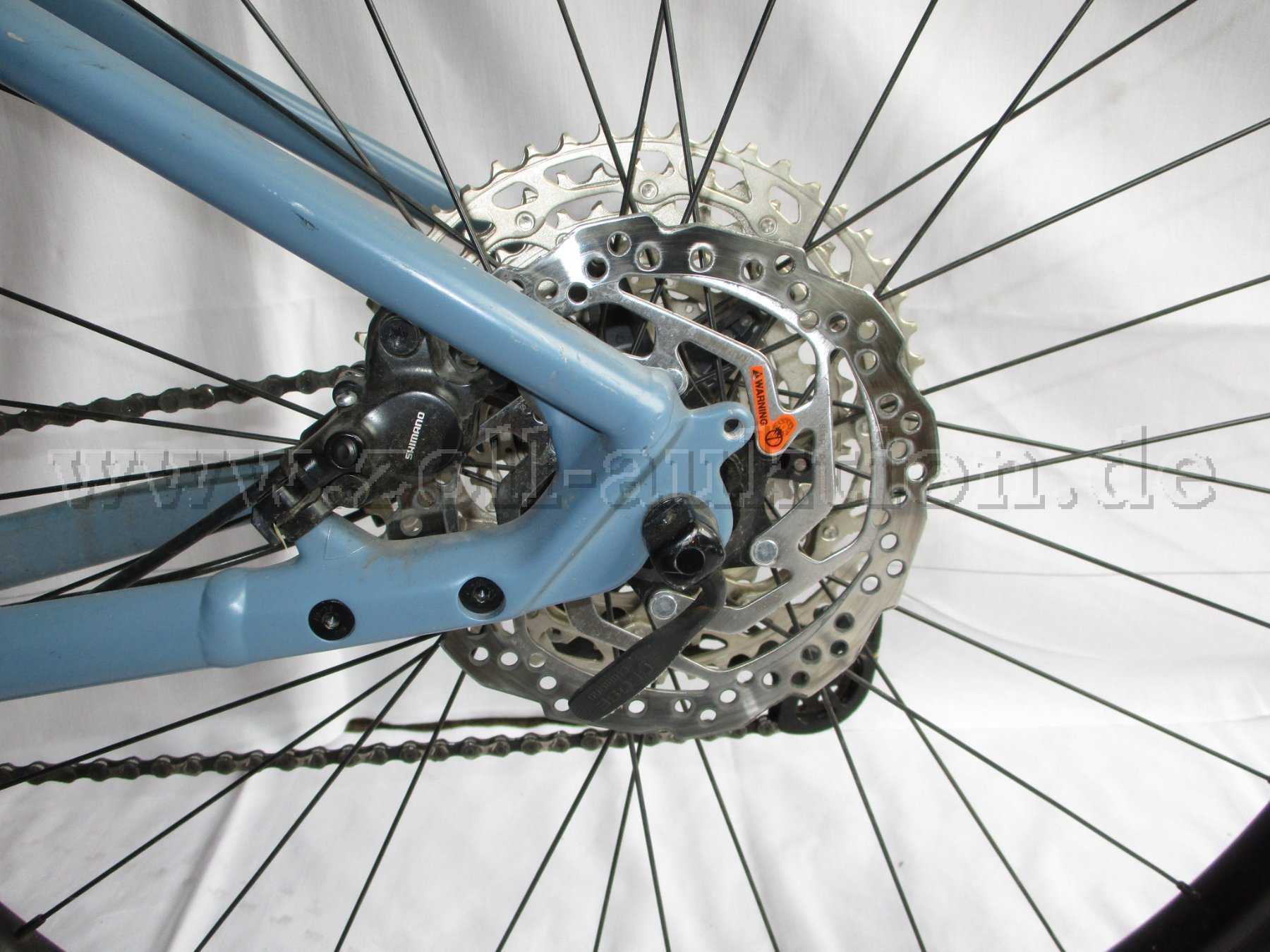 Teilansicht Hinterrad mit Schreibenbremse und Shimano Bremsblock