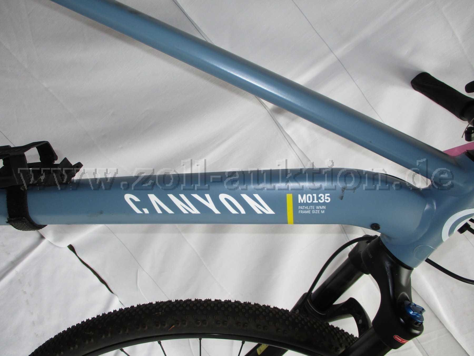 Teilansicht Rahmen mit Marken und Typenbezeichnung