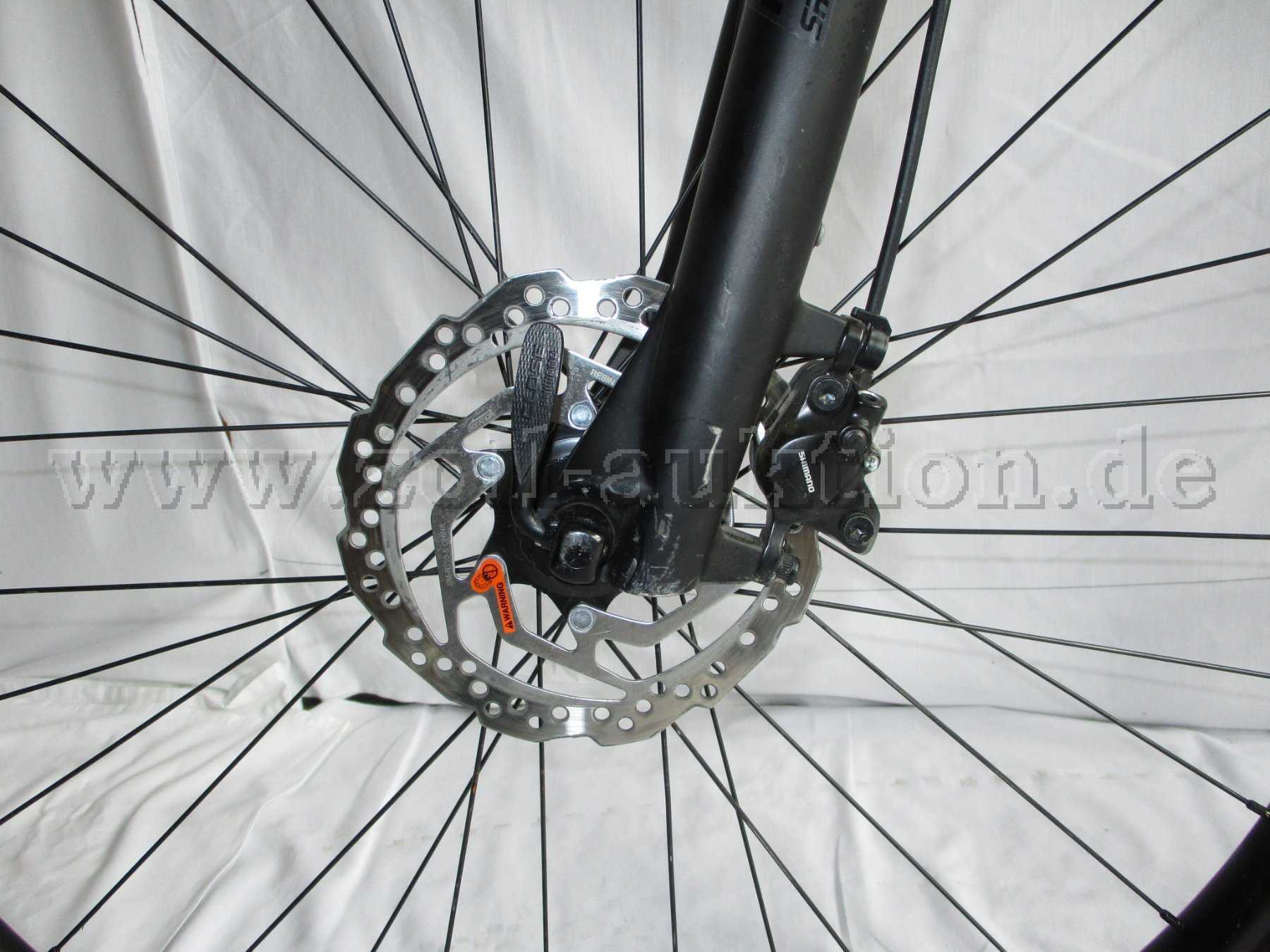 Teilansicht Vorderrad mit Scheibenbremse und Shimano Bremsblock