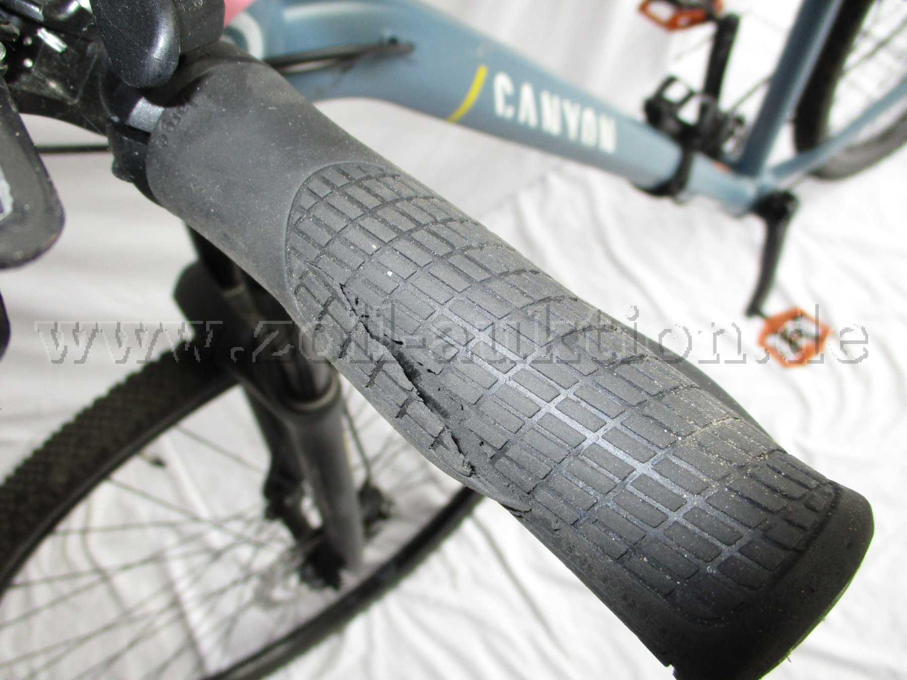 Teilansicht Lenker mit Beschädigung an der Gummierung