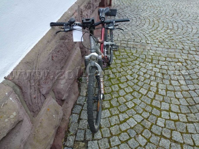 Ansicht von vorne mit Lenker und Vorderrad