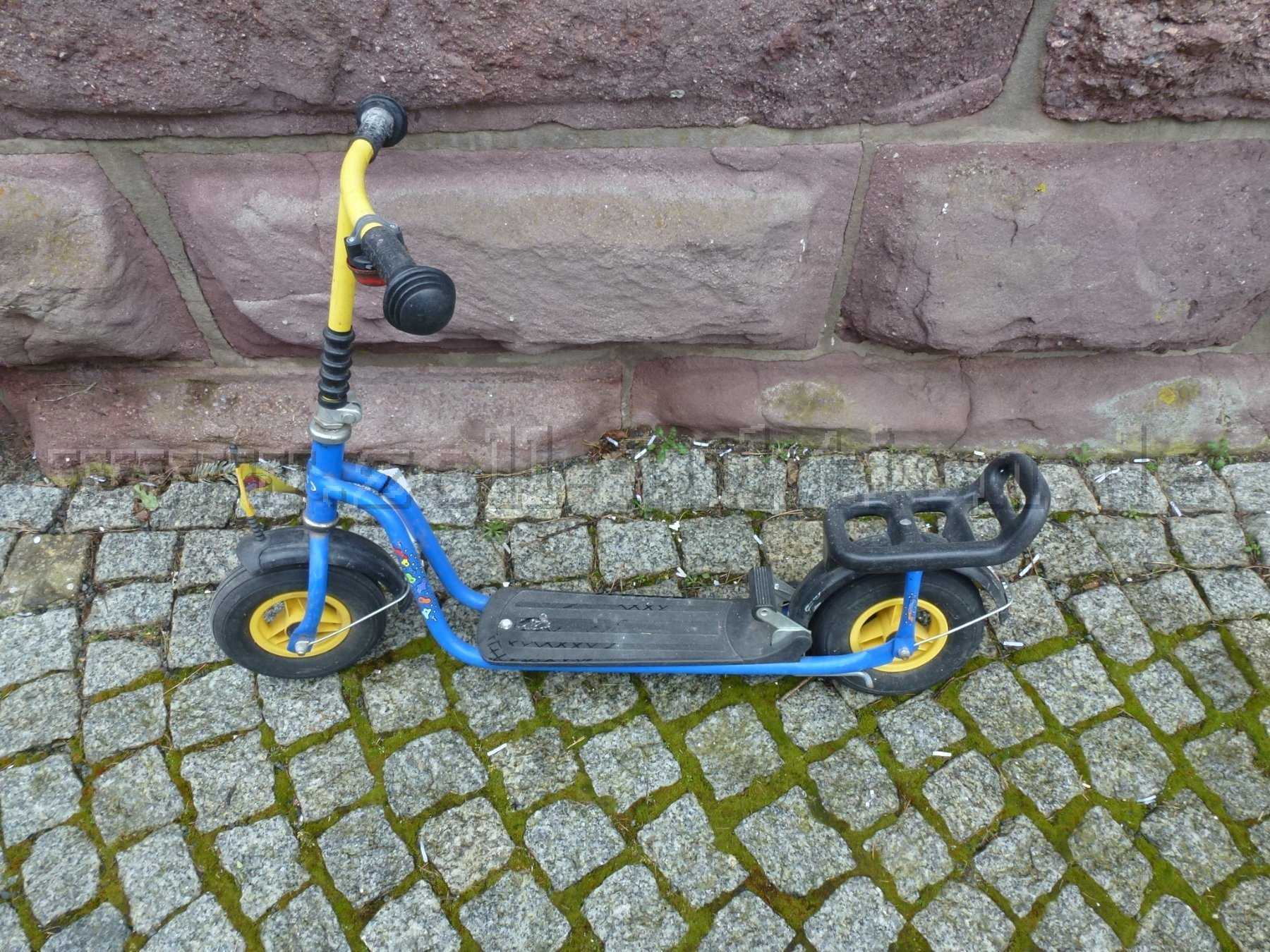 Ansicht des Rollers von der Seite