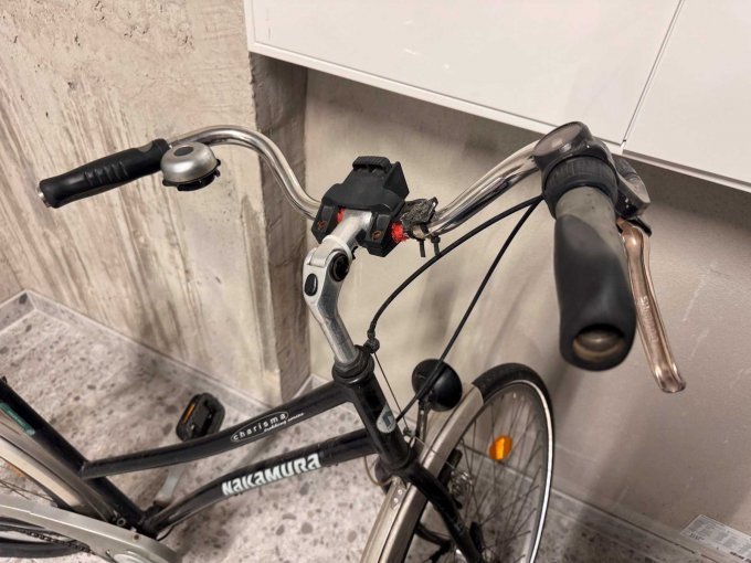Fahrradlenker mit Vorrichtung für Fahrradkorb und Computer