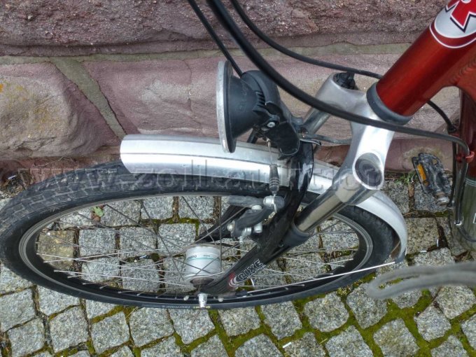 Vorderrad mit Beleuchtung vorne