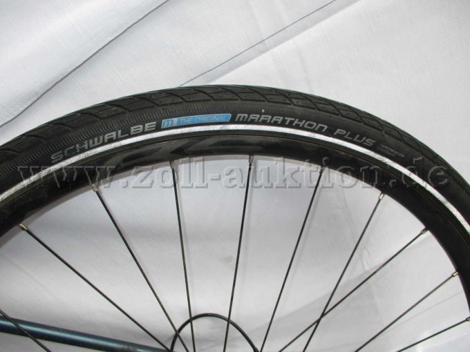 Teilansicht Hinterrad mit Felgen- und Mantelbezeichnung