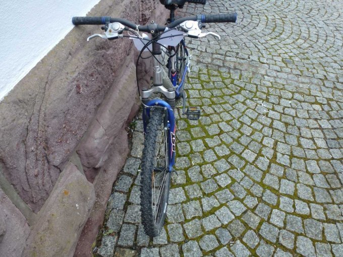 Ansicht von vorne mit Lenker und Vorderrad