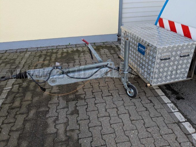 Deichsel mit Werkzeugkiste