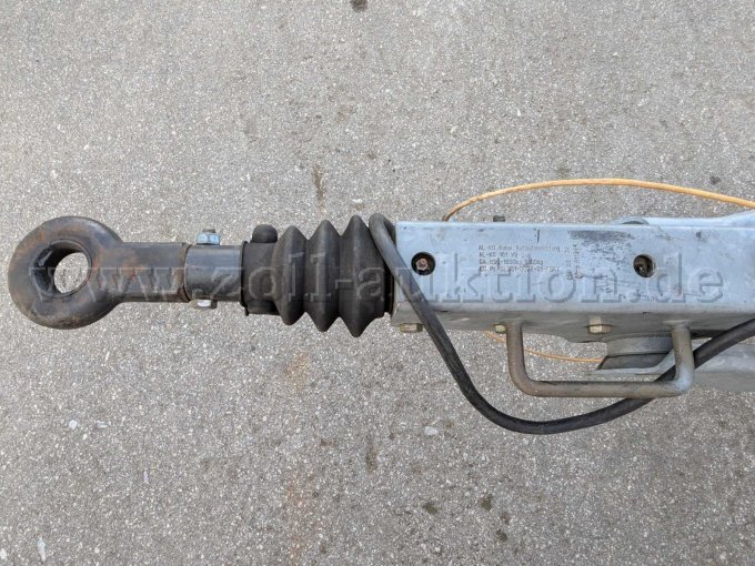 Zugöse mit auflaufeinrichtung