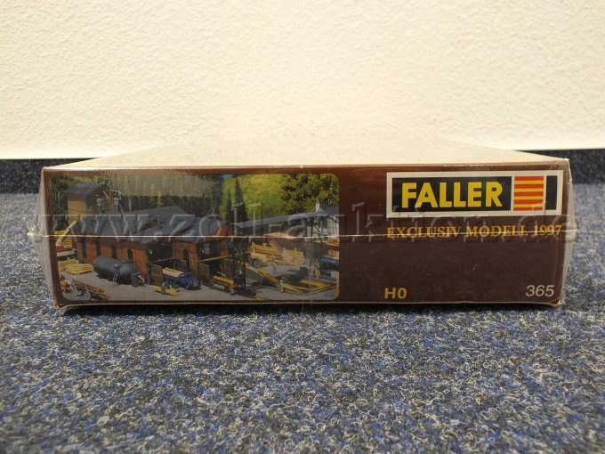 Rechte Seiteansicht des Sägewerks in OVP