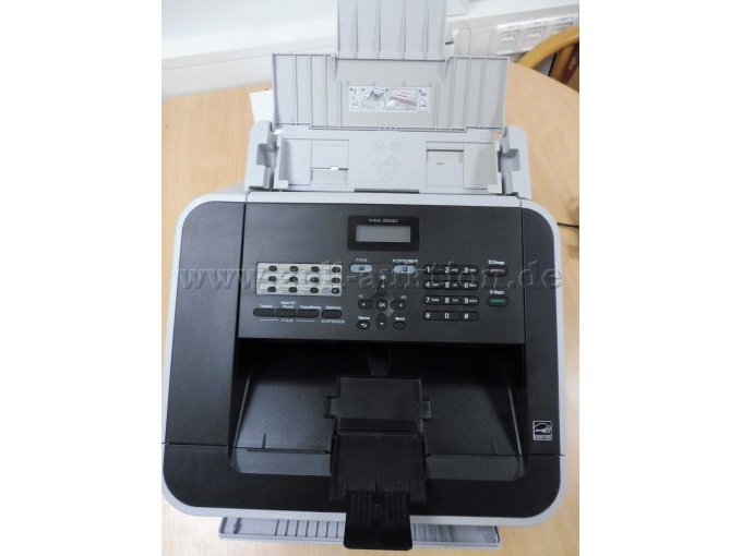 Totale mit ausgeklappter Papierstütze