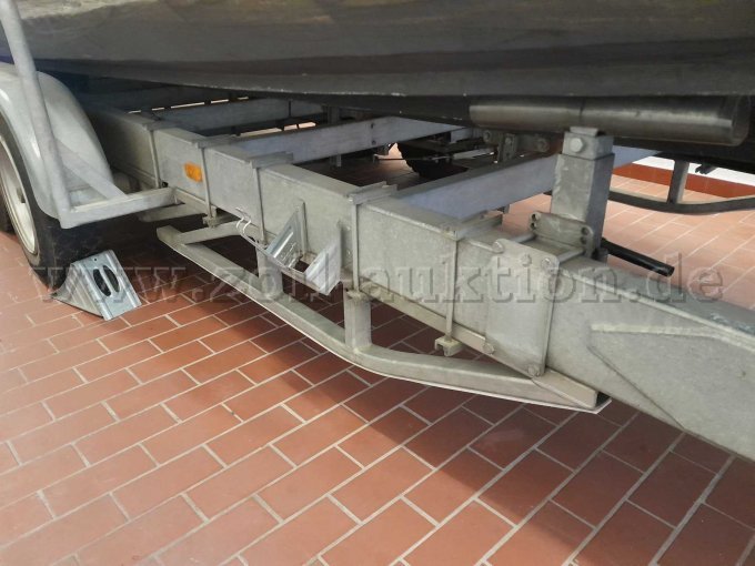 Transportlastaufnahme vorne und Gleitschienen vor 1.Achse