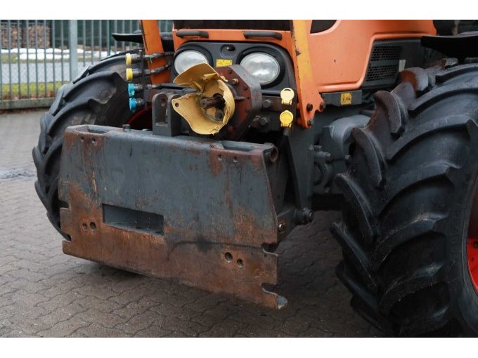 Euro-Frontplatte rostig.
Zapfwellenschutz beschädigt.