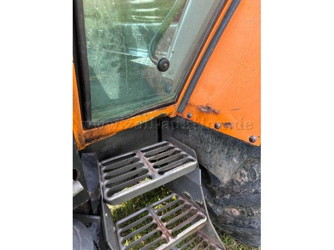 Einstieg Fahrerkabine linke Seite