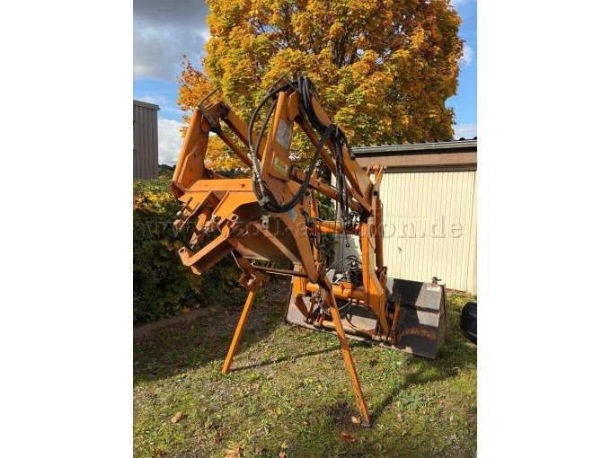 Ansicht Frontlader mit Euroaufnahme und Schaufel