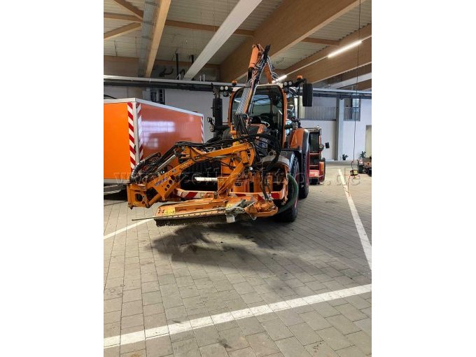 Traktor von vorne