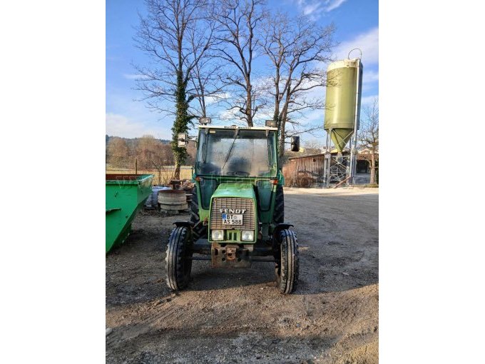 Ansicht Front mit Beleuchtung