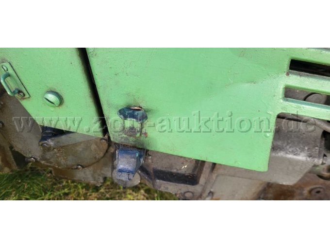 ausgerissene Motorhaubenhalterung 1