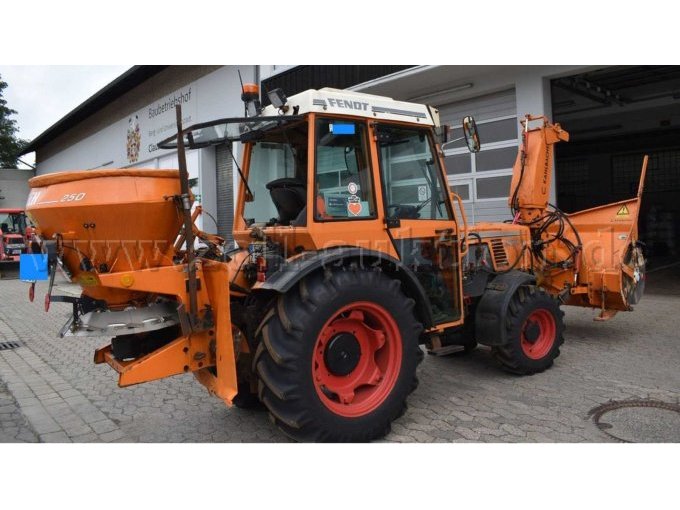 1 Fendt Zugmaschine 250 K mit Zusatzanbaugeräten – foto 2 – kavel bij Zoll-Auktion, Clausthal-Zellerfeld