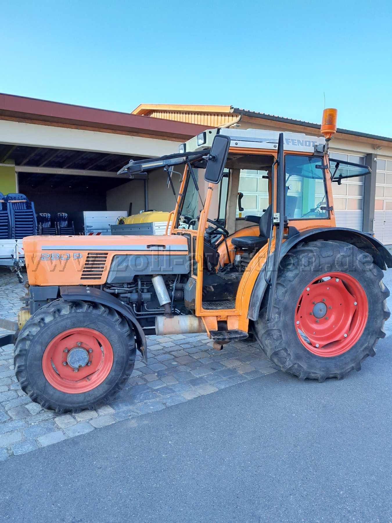 1 台 Fendt 280 P 拖拉机,带 1 个推土铲