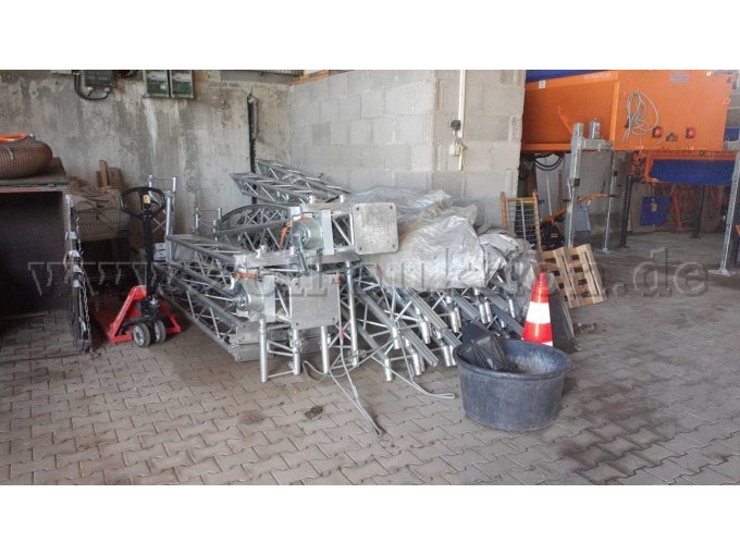 Bühnentraversen demontiert Bühnentraversen demontiert