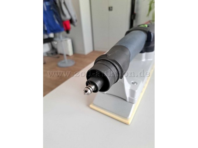 Ansicht eines Druckluftrutschers von hinten mit der Druckluftanschlußmöglichkeit