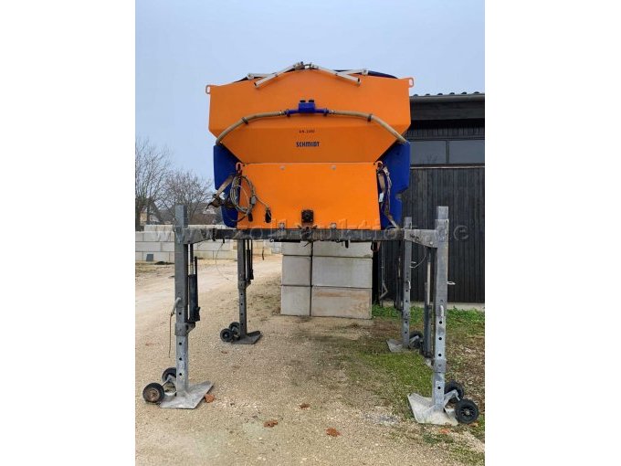 Frontansicht Streuer