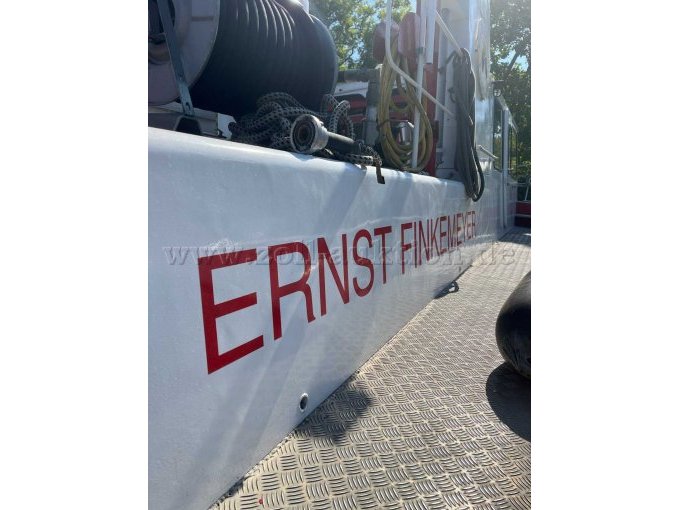 Seitliche Aufschrift